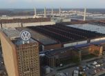 От правителството в Берлин за ARD: Заводът на VW ще е в Маниса, Караниколов: Още сме в играта