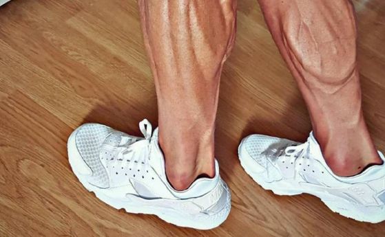 Полски колоездач стряска със снимки на краката си след тренировка