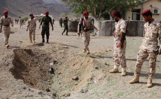 32-а убити от ракети на военен парад в Йемен