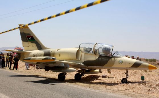 Въздушен удар уби 42 души в Либия