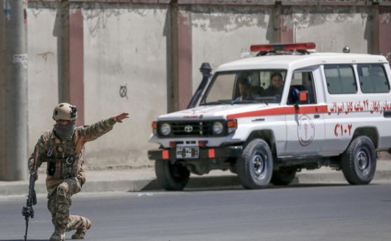 Атентат в столицата на Афганистан уби 14 и рани 150 души
