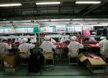Стотици китайски ученици принудени да произвеждат нощем смартустройства за гиганта Amazon