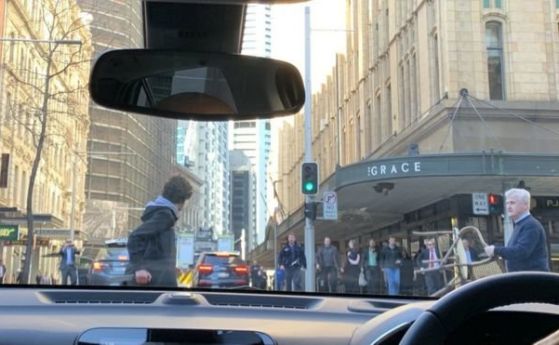 Мъж намушка жена в центъра на Сидни, намериха друга мъртва на същата улица