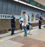 Пистолет гръмна в метрото, спряха влаковете (обновена)