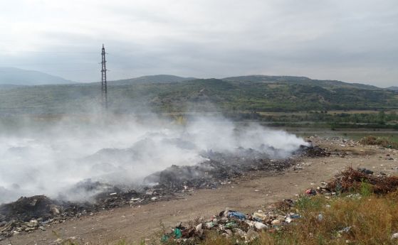 Бедствено положение в Свищов заради пожара в сметището