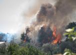 Евакуират туристи от горящия гръцки остров Самос, пожар и на Китира