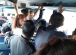 Поредно безумие: БДЖ отмени влак и натъпка над 70 пътници в един автобус