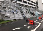 Тайфун отнесе жена от улица в Япония, блъсна я в сграда и причини смъртта ѝ