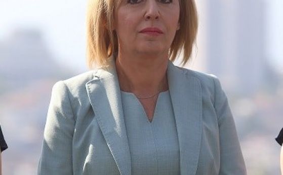 Манолова подкрепи Силвия Великова: Искат да ни върнат във времената на страха