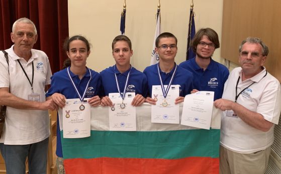 Злато, сребро и бронз за българския отбор на Балканиадата по информатика в Атина