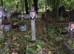 Гробове  в Русия осъмнаха с потрети на Путин, Медведев и други политици