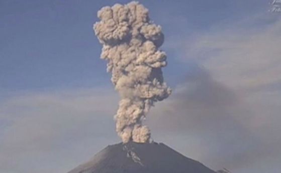 Вулканът Попокатепетъл в Мексико изригна, хвърли пепел на 2 км в небето
