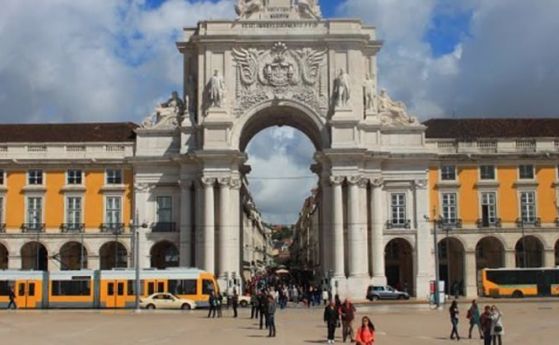 Социалистите в Португалия печелят вота, но няма да имат пълно мнозинство