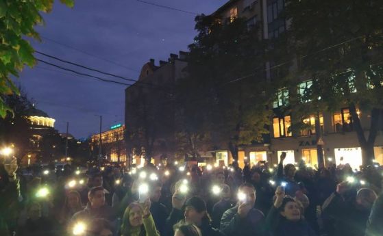 Стотици дадоха светлина на протестa срещу избора на Гешев за главен прокурор (снимки)