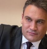 Струва ли си да бутнеш барбекю, за да идеш консул във Валенсия?