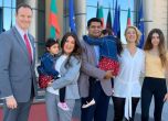 Новият посланик на САЩ Херо Мустафа пристигна със семейството си в София (снимки)