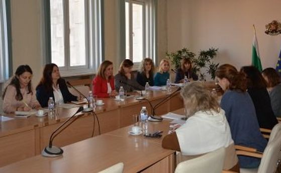 Зам.-министър Русинова: Стремим се чрез превенция да предотвратим случаи на насилие, основано на пола