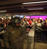 Извънредно положение в столицата на Чили – метрото поскъпна