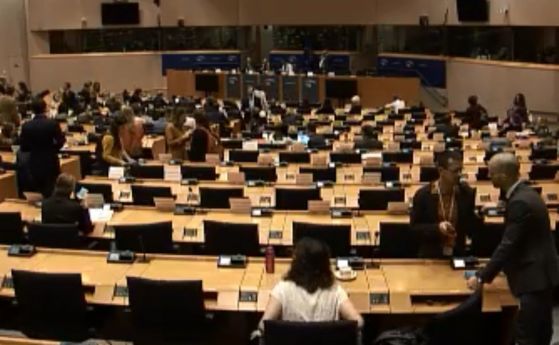 Крайната левица в Европарламента повдигна въпроса за медийната свобода в България