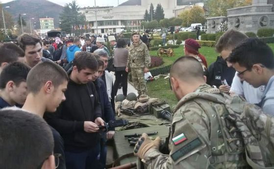 Кандидатите за военна служба станали повече от напусналите
