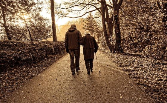 Най-възрастната двойка в света са Джон и Шарлот от Тексас, общо на 211 години