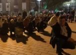 Протестът срещу Гешев коленичи пред Президентството и призова Радев за достойнство
