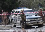 Въздушна атака уби 9 в Афганистан, талибани нападнаха полицейски участък