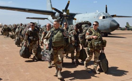 Два френски хеликоптера се сблъскаха в небето над Мали: 13 военни загинаха