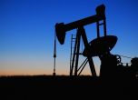 Цените на петрола спадат, запасите на САЩ се покачват