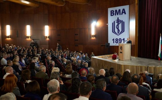 Президентът Радев: Поколения военни и цивилни специалисти превърнаха ВМА в национална институция