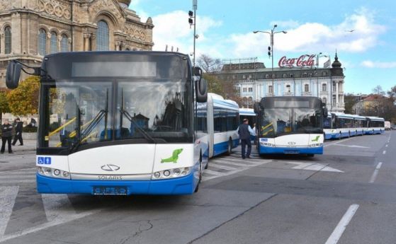 Рейс на градския транспорт във Варна прегази крака на пенсионерка