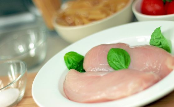 Най-малко 100 тона пилешко месо със салмонела влезли на българския пазар