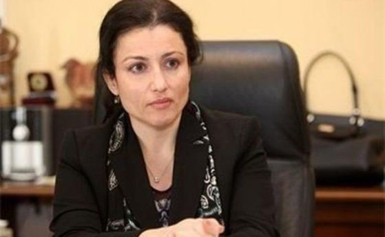 Министър Десислава Танева: БАБХ не е сигнализирала за пилешкото, тъй като не е за директна консумация