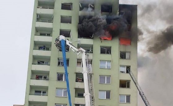 Пет жертви при газова експлозия в блок в Словакия