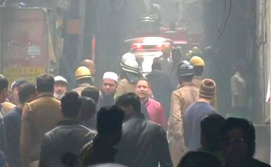 Огромен пожар във фабрика в Индия уби 43 работници