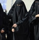 В саудитските ресторанти вече мъже и жени могат да сядат заедно