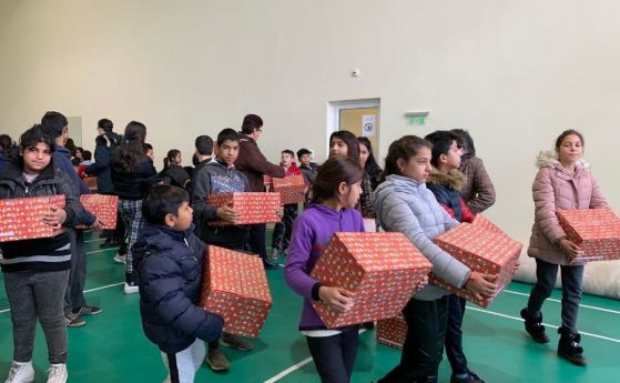 Деца от социално слаби семейства получиха подаръци от ТЕЦ ЕЙ И ЕС Гълъбово за Коледа