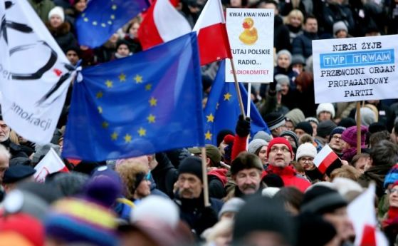 Politico: Полша рискува членството си в ЕС със съдебната реформа