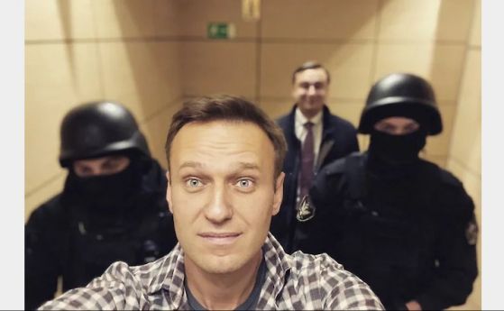 В Русия: Алексей Навални задържан, журналистка отведена незнайно къде от полицията