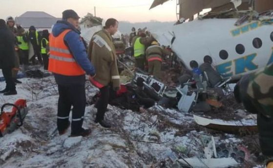 12 са загиналите при катастофата на пътнически самолет в Казахстан (обновена)