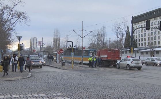 Трамвай блъсна жена пред Пирогов