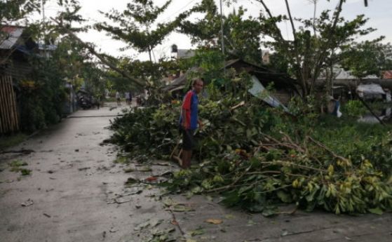 Жертвите на тайфуна във Филипините станаха 50