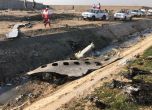 Украински самолет със 176 души на борда се разби в Техеран, няма оцелели
