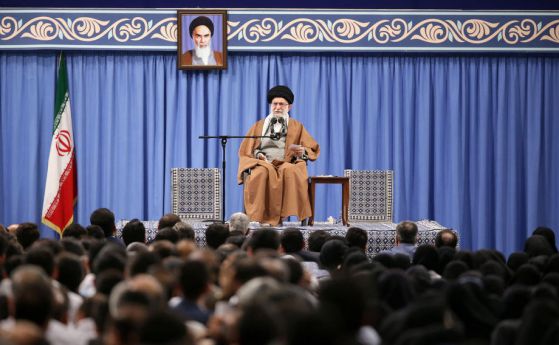 Аятолах Хаменеи за ракетните удари по САЩ: Бяха зашлевени, но не е достатъчно