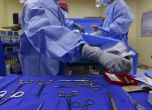 Лекари поставиха имплант, с който се предотвратява 'изпускането'