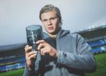 19-годишен норвежец дебютира с хеттрик в Бундеслигата