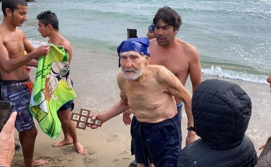 93-годишен спасител от Синеморец хвана кръста на Йордановден по стар стил