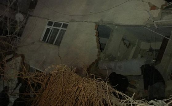 Земетресение със сила 6, 5 по Рихтер разтърси Източна Турция, 6 са жертвите