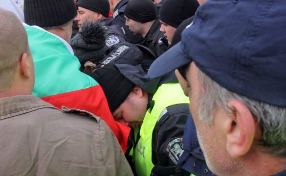 Протестът блокира Орлов мост. Скандира: Бойко е позор (галерия и видео)