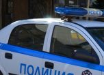 Автомобил се заби във входната врата на къща в Лясковец